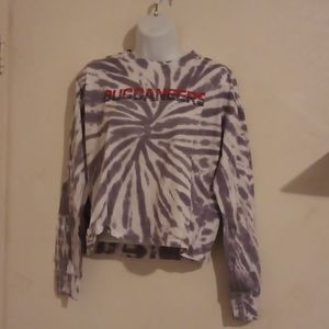 NWT Wear by Erin Andrews Buccaneers Tie Dye Shirt